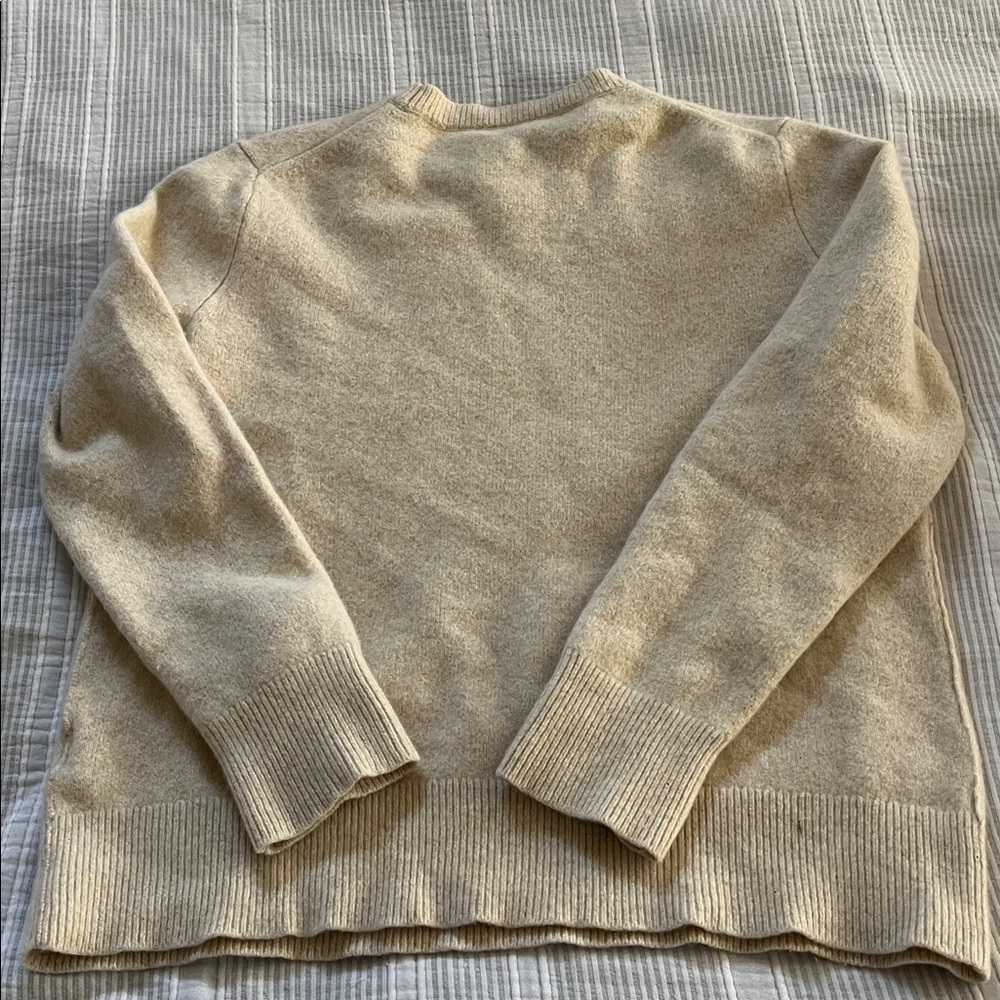 Banana Republic Cream Sweater - Picture 3 of 3
